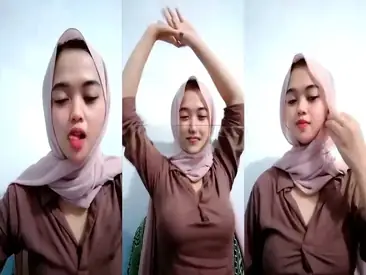 Jilbab Cantik Live Bikin Horny Celana Sempit Melet