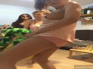 Tiga Cewek Indo Goyang Heboh Di Depan Kamera Bikin Sange